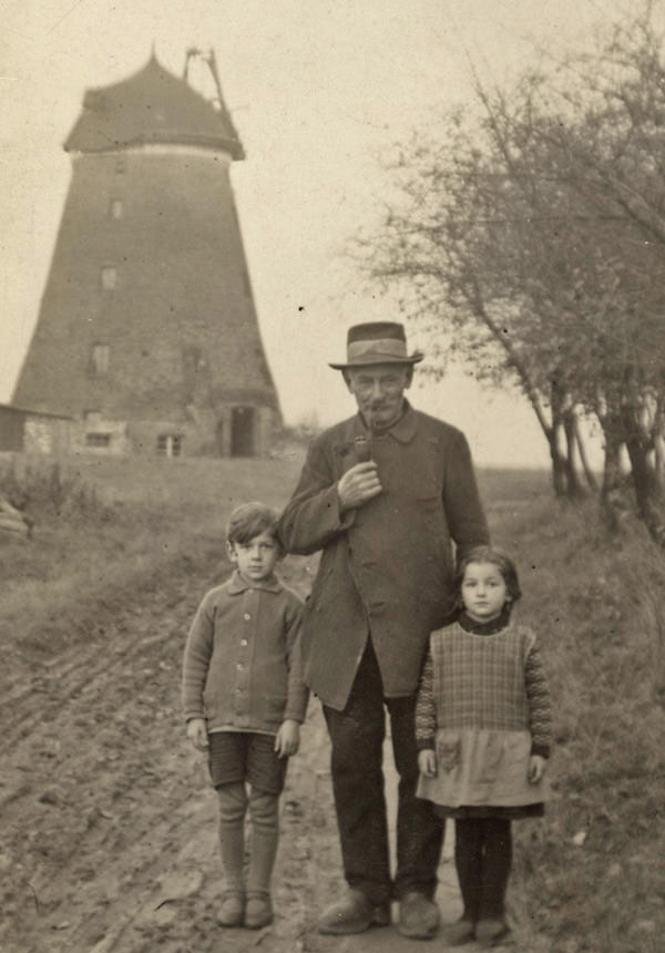 Straupitzer Mühle um 1930 mit Franz Nitschke